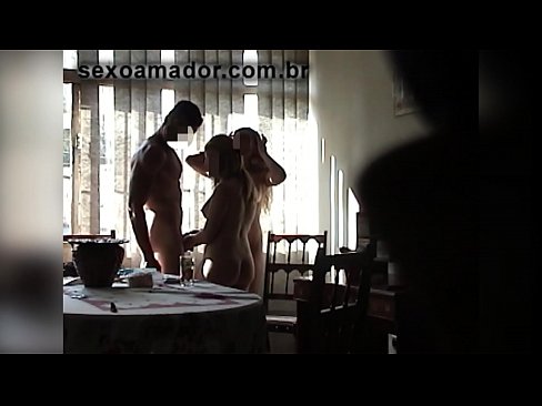 ❤️ Inimbitahan ng mga sex friends ang isang higanteng lalaki at isang threesome kasama niya ❤️ dekalidad na sex sa amin ☑