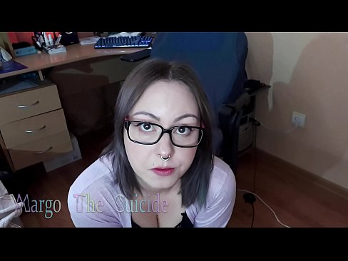 ❤️ Ang Sexy na Babae na may Salamin ay Sumipsip ng Dildo sa Camera ❤️ dekalidad na sex sa amin ☑