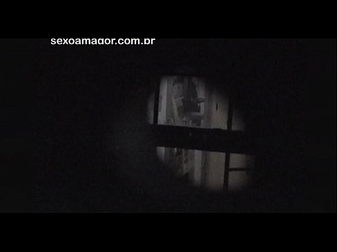 ❤️ Si Blondie ay lihim na nakunan ng video ng isang voyeur ng kapitbahayan na nakatago sa likod ng mga guwang na brick ❤️ dekalidad na sex sa amin ☑