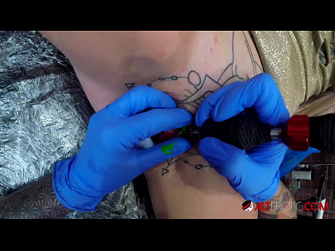 ❤️ Nagpa-tattoo sa kanyang klitoris ang sobrang tattoo na hottie na si Sully Savage ❤️ dekalidad na sex sa amin ☑