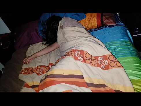 ❤️ Pinupunasan ng stepson ang kanyang batang madrasta habang natutulog ito. ❤️ dekalidad na sex sa amin ☑