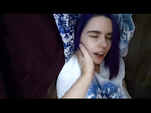 ❤️ Natagpuan ang aking kapatid na babae sa aparador at tinulungan ang kanyang cum ❤️ dekalidad na sex sa amin ☑