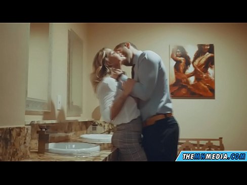 ❤️ Kapag ang isang busty blonde seduces sa isang pampublikong banyo ❤️ dekalidad na sex sa amin ☑
